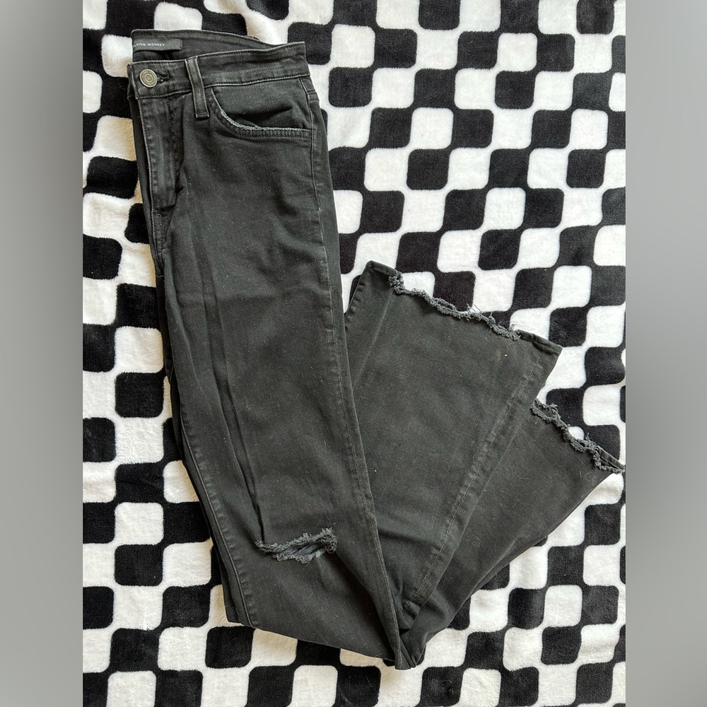Distressed flying monkey flare